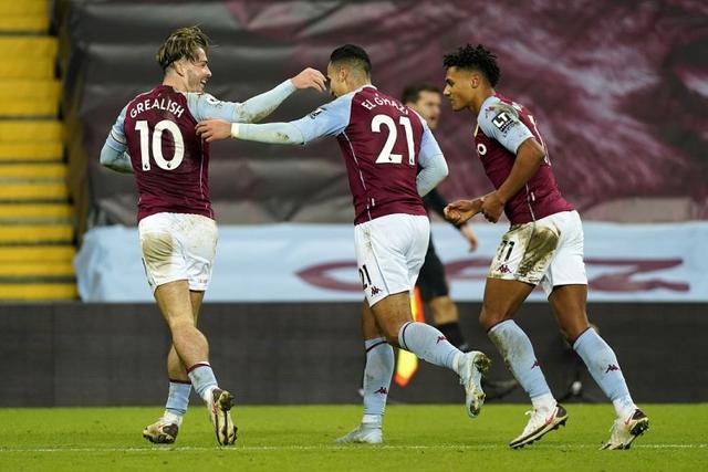 俄罗斯运动员谢尔盖-博伊在1800米高空踢球，挑战极限，引发热议。