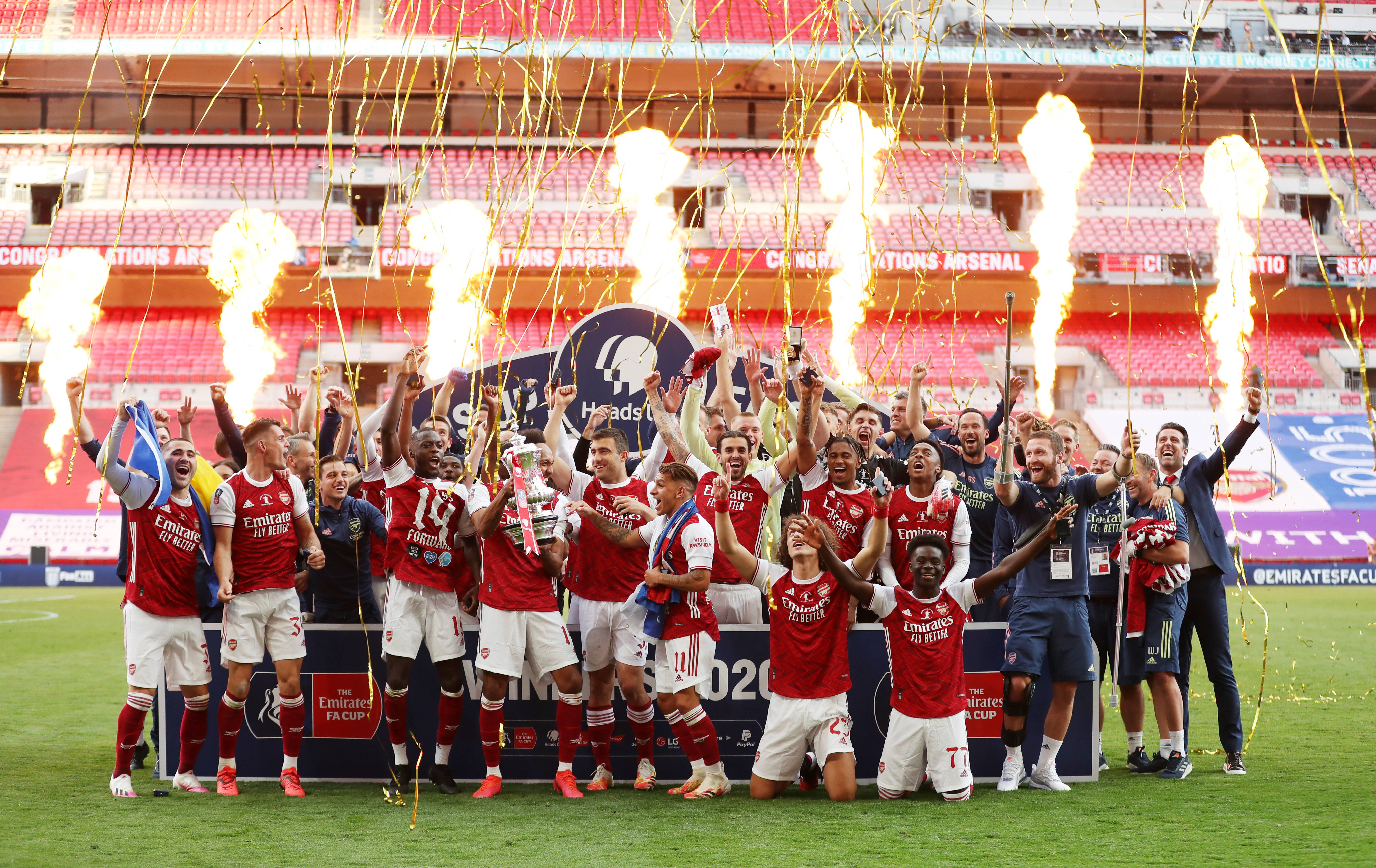 米兰0比1不敌拉齐奥，这场比赛再次证明，米兰需要一个中锋