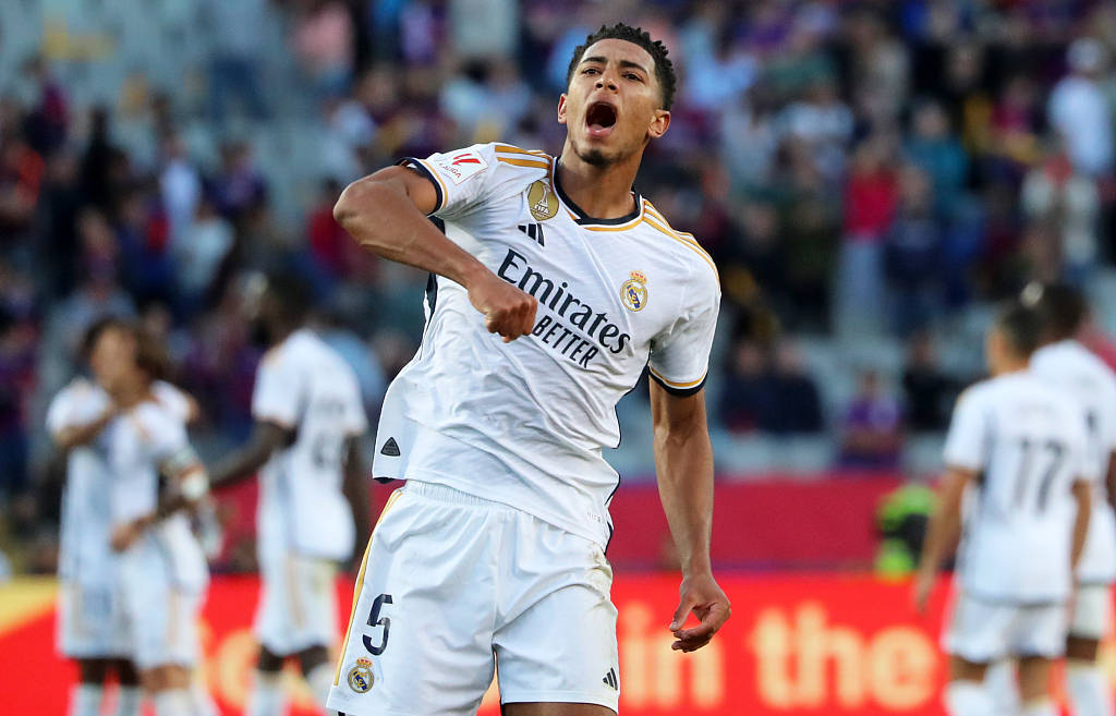 里夫斯成湖人队史第3位单场40+5+10+5三分的球员