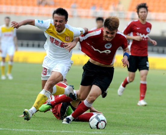 圣吉罗斯主帅：马竞有弱点也会丢球，我们不是来这里旅游的